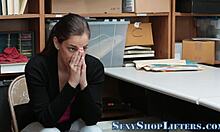 teen amateur gives hot facial tug 😏