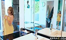 OMG, stedfar fangede lige sin teen 18+ stedatter med at onanere på sit værelse