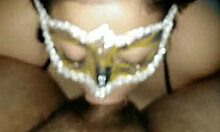 después de una rica rusa me cojo a la empleada