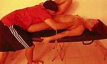 Mi vecina viene por un masaje al spa y acabo comiendome su delicioso coño y follando parte 1 😏