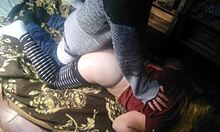 Por la noche mi chica usa tanga azul y folla de perrito