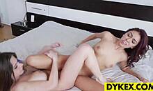 Rachel Roxxx controls Kara Faux's cunt with strapon and dildo