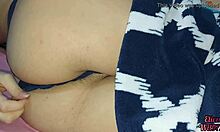 Эй, хочешь увидеть киску и сиськи моей милой падчерицы, пока я ее трахаю?