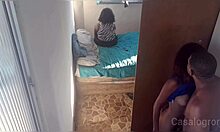 Fudendo Minha Enteada Enquanto Minha Esposa Faz As Unhas