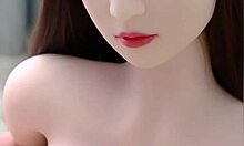 Реалистична секс лутка имитира твоју омиљену девојку са великим сисама и гузицом