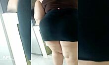 disfruto comerme este gran culo mientras grabo porno casero