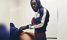 По дяволите, чукаме се в банята на ampm, опитваме се да не ни хванат с персонал отвън! 😅