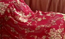 Mindy Yummymama sucks dick while driving down the strip, risking a homemade public facial