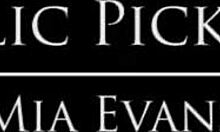 Mia Evans caught flashing outdoors. Is this public pickup too risky?