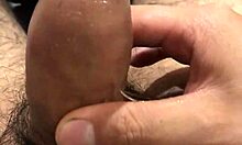 Nemôžem prestať sledovať tohto mexického chlapa z Cancúnu, ako si šúcha v horúcej sólovej relácii