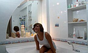 Watch her orgasm in the bathtub sima zasadilo