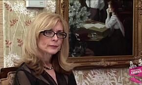 Nina beder Trinity om dampende lettelse før stort party