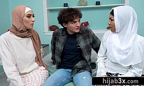 Azgın Müslüman üvey kardeşler sırlarını saklamak için sert sikişiyor!