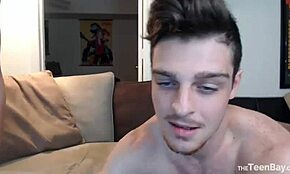 i'm a submissive brunette stuffing toys up my ass