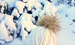 Cute Girlfriend in White Hat Sucks on Snow 😊