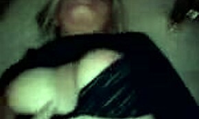 Blonde Amatur Mabuk Melancap Pepek Basah dalam Rakaman POV Peribadi