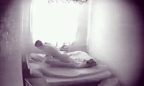 Fantastisk flickvän knullas hårt i dold kamera-amatörklipp. Ryskt par går loss!