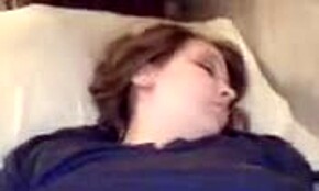 Gerakan kinky boyfriend: lampu dalam tempat intim girlfriend.