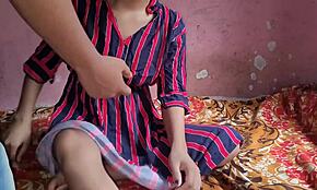 18 yaşında narin hizmetçi yasaklı ilişkide arzuları tatmin etmek için! Bu ne kadar gidecek?