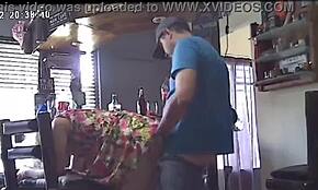 Camera spion a prins soția mea futând vecinul de 18 ani