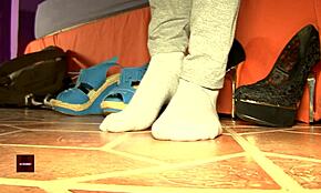 Hey, cum for me! Do you jerk off with me or just watch me touch myself?