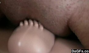 Dagfs - Chutná brunetka jezdí na Sybianu tvrdě na své posteli