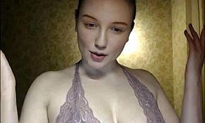 Αχ, αυτό το γλυκό ντροπαλό κορίτσι αποκαλύπτει τα μεγάλα φυσικά στήθη της