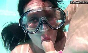 Minnie Manga a Eduard sa zmáčajú a divoko zabávajú s horúcou spermou v bazéne