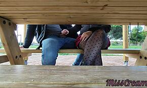 Arăt stilul meu în loc riscant din parc public