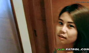 ما وراء الجنس الغريب الشديد مع فلبينية عاهرة؟