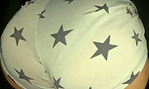 She Loves to Show Her Delicious Ass, Stepmother Bouncing Her Buttocks Wildly! 🍑