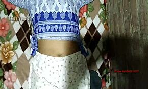 Fata indiană frumoasă de la facultate și-a luat pizda strânsă forată de profesor