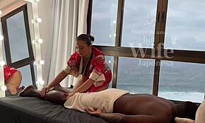 Massagista asiática faz massagem relaxante em negro dotado que não resistiu e gozou dentro da buceta da latina gostosa parte ii - lina nakamura - john coffee completo no red 😏
