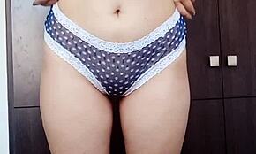 Sirvienta de Tienda India Engaña al Dueño con Sexo al Aire Libre en la Granja