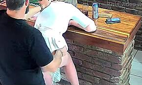 Fan, ertappade frun som var otrogen med chefen sent på natten