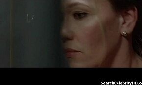 Outi Maenpaa ve Ria Kataja 2007'de ateşli sahne için çıplak çıkıyor