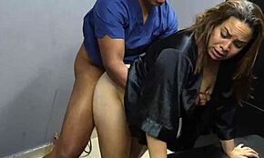 הטיפול שלי הופך חם כשאנחנו מסיימים בזיון קשה במשרד. חלק 2 עוד יותר פראי!