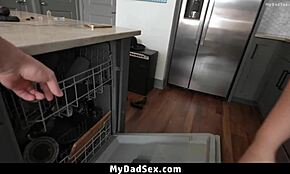 ลูกสาวเลี้ยงดื้อไม่ฟังกฎ โดนพ่อตาโค้งหลัง!