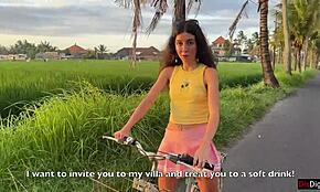 I thanked a biker stranger with my pussy after he fixed my bike, got a creampie.