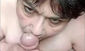 marie esclave gets handjob and cumshot.