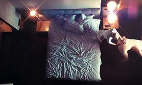 Voyeur prinde femdom fisting pe cameră ascunsă în seara asta