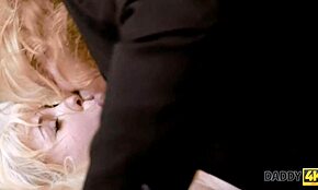 Vau, nappasin naiivin tyttöni pettämästä kokeneen isukin kanssa