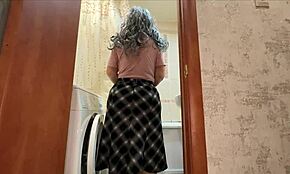 wide hips of a mature stepmother in a homemade skirt excite for anal 😏