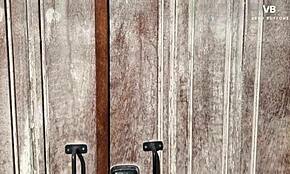 real estate agent accepts indecent proposal for extra pay