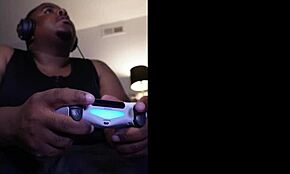 i'm a chubby amateur gamer, solo playing my favorite game