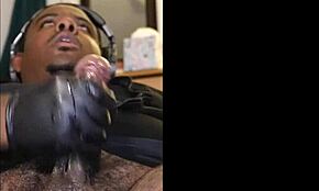 i'm a chubby amateur gamer, solo playing my favorite game