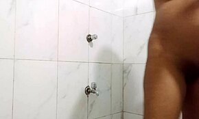 I want my pregnant stepmom to take it in the ass while bathing