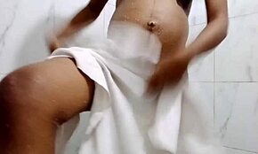 I want my pregnant stepmom to take it in the ass while bathing