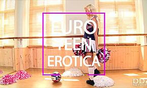 i'm stretchin my wet teen pussy