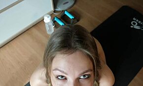 Fitness trainer whore arrives for virtual sex